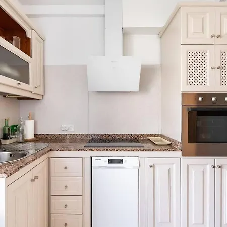 3 Bedrooms Seaview In Historical Center *